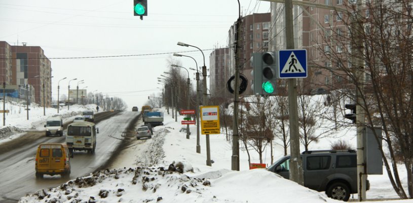 На улице Новоселов начал работать новый светофор