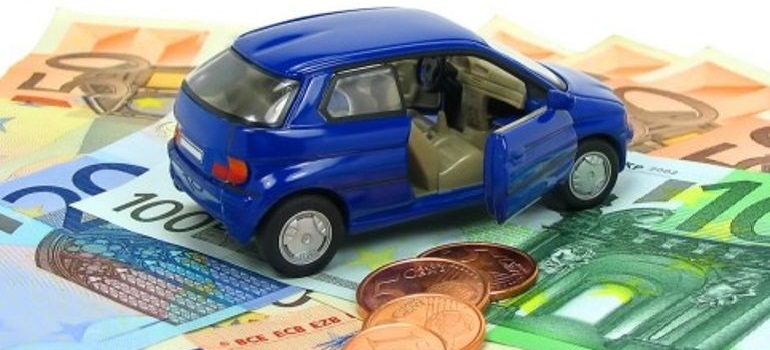 Какие автомобили в России самые дорогие и самые дешевые?