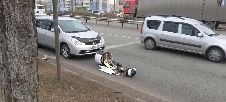 Nissan в Красноярске сбил андроида