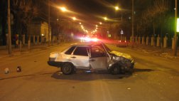 Напротив концертного зала им.Есенина произошло ДТП