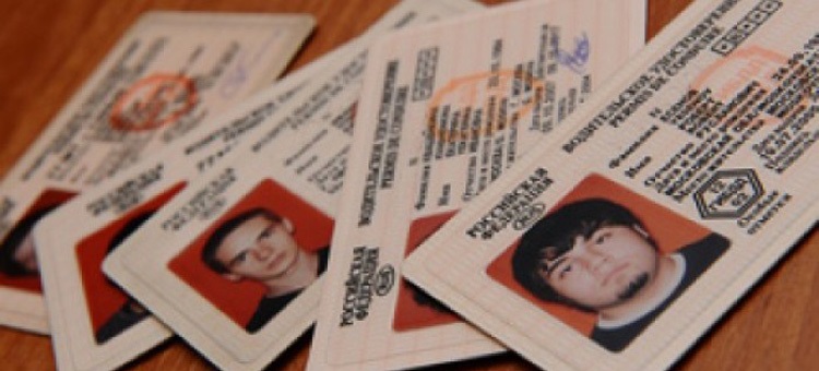 В России хотят выдавать права с 16 лет