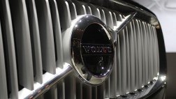 Автомобили Volvo можно купить on-line