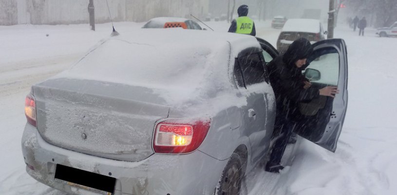За декабрь выявлено 22 нелегальных таксиста. Автомобиль одного из них арестован