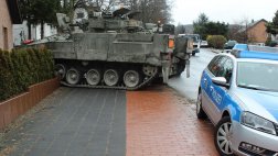 Жители Германии стали свидетелями ДТП с участием танка