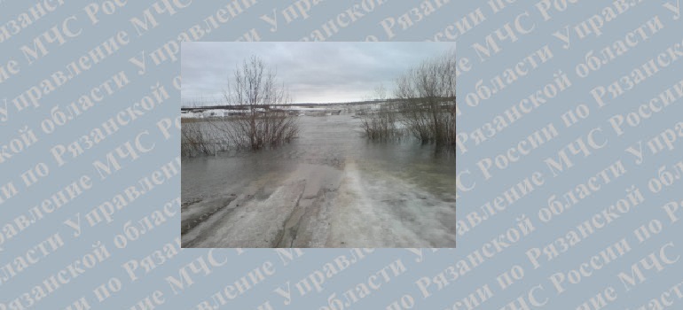 Произошло подтопление низководного моста вблизи деревни Подвислово