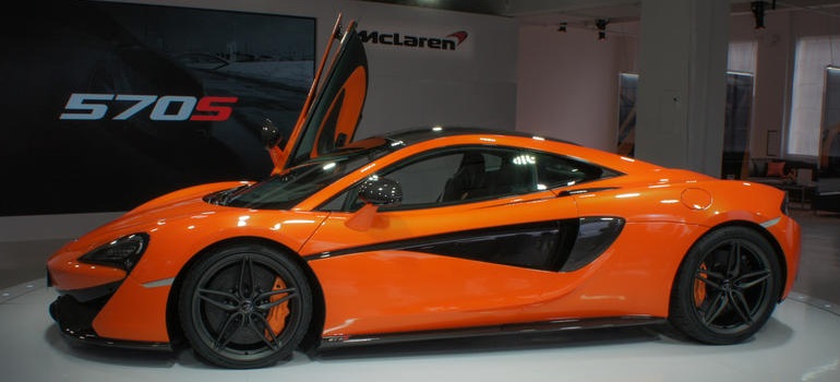 Стартует новая модельная серия McLaren 570S
