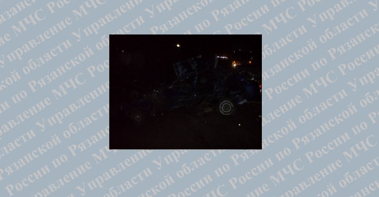 На 264-м км М5 ВАЗ-2110 угодил под фуру. Имеется пострадавший