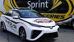 Toyota Mirai — первая «зеленая» модель в гонке NASCAR