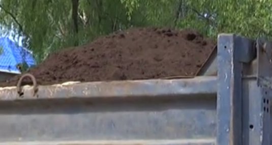Инспектора ДПС ГИБДД выявили факт незаконной перевозки с последующей реализацией населению почвы-грунта