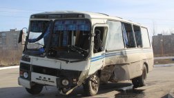 54-летний водитель, служебного  автобуса «ПАЗ» не предоставил преимущество, двигавшемуся по главной  дороге автомобилю «Ауди» (фото)