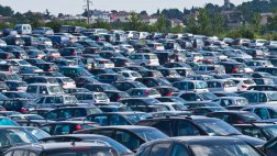 Продажи новых автомобилей в августе упали почти на 20%